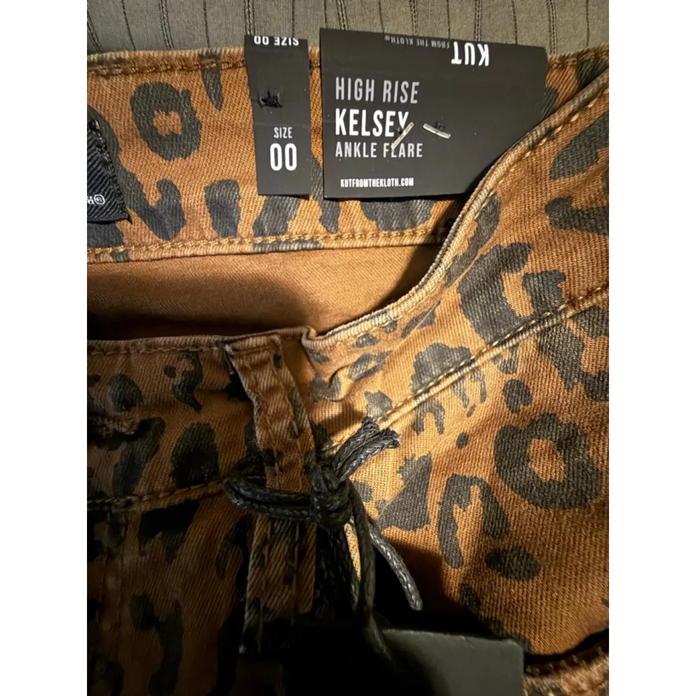 KUT From The Kloth Kelsey High Rise Ankle Flare Leopard Jeans – Size 00 – NWT - Picture 4 of 5